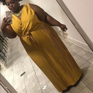 Mustard yellow pleated dress (Plus size)